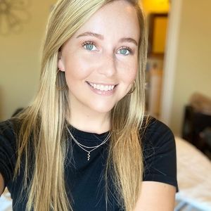 Meet your Posher, Claire